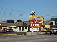 USA - Springfield MO - Rest Haven Court Neon (15 Apr 2009)